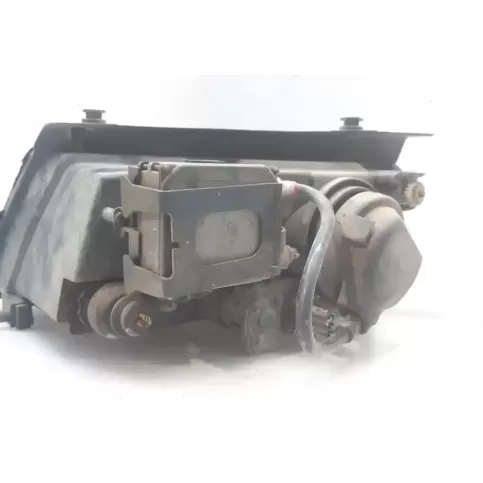 3B0941018H фара передняя Volkswagen PASSAT B5 2000