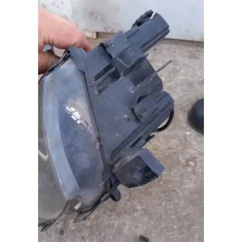 6902759 фара передня BMW 3 E46 2003