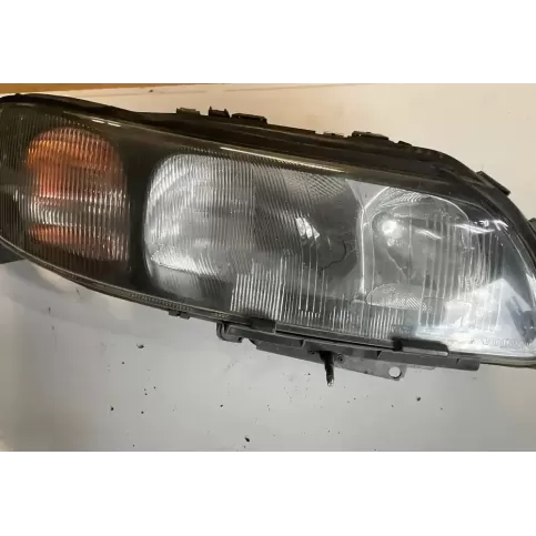 89004810 фара передняя Volvo V70 2001