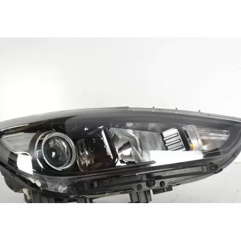 92102-G4060 фара передняя Hyundai i30 2018