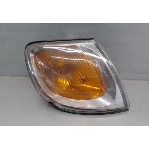 923023A0 фара передня Hyundai Trajet 2001