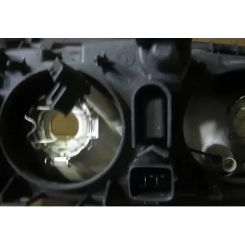 F014001127 фара передняя Mazda 626 2001