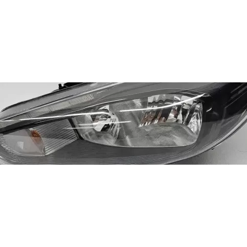 F1EB-13W030-AGB фара передняя Ford Focus 2016