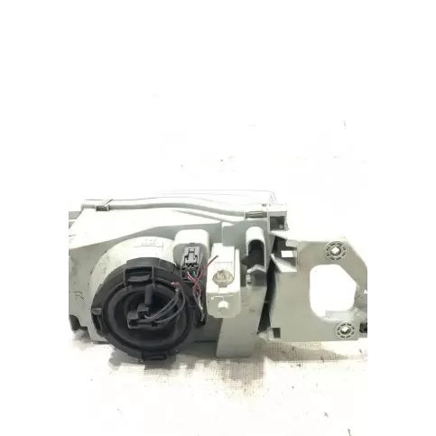 205571B фара передняя Mazda 323 1999