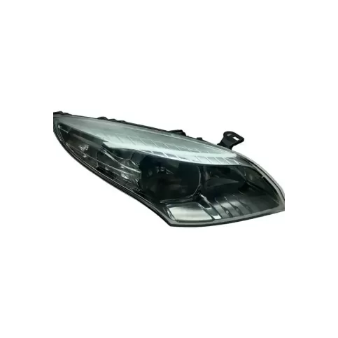 250100017R фара передня Renault Megane III 2010