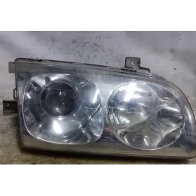 821023AXXX фара передня Hyundai Trajet 2001