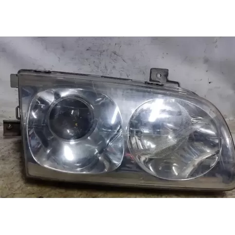 821023AXXX фара передня Hyundai Trajet 2001