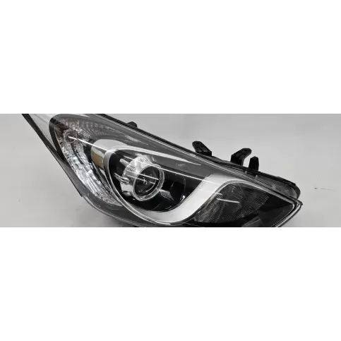 92102-A6020 фара передняя Hyundai i30 2015