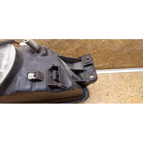 93570105 фара передня Subaru Outback 2002