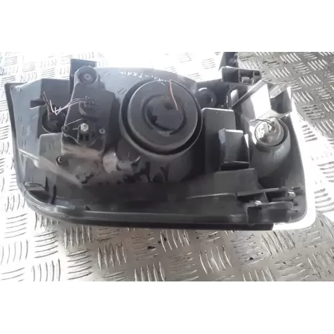 I5Y201 фара передняя Nissan X-Trail T31 2009