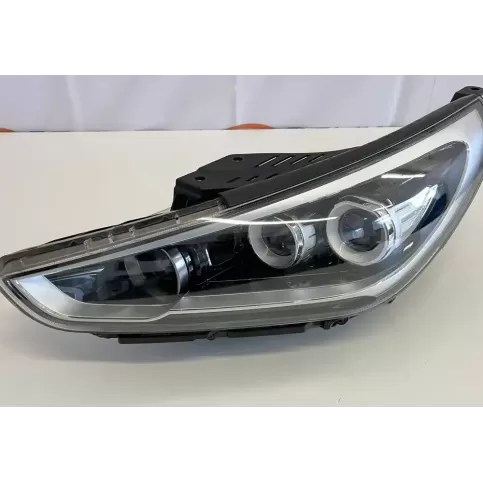L009G1010LE фара передня Hyundai i30 2018