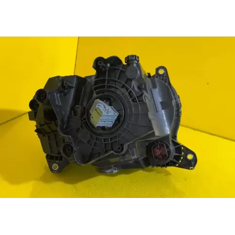 L8B2-13W029 фара передняя Land Rover Defender 2023
