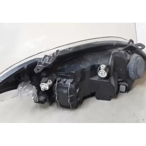 07261310 фара передняя Toyota Corolla E120 E130 2002