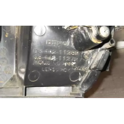 084421127R фара передняя Opel Astra G 2000