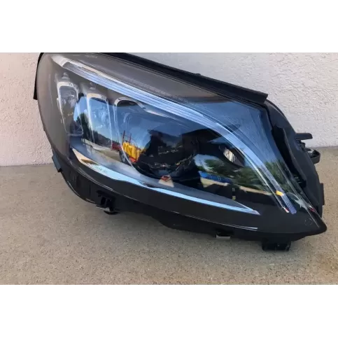 2059068605 фара передняя Mercedes-Benz C W205 2019