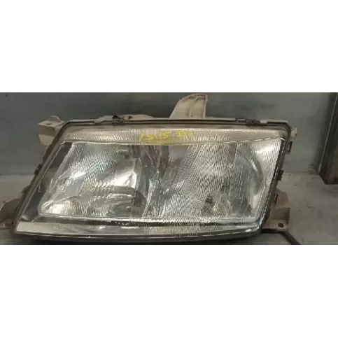 4832457 фара передня Saab 9-5 2006