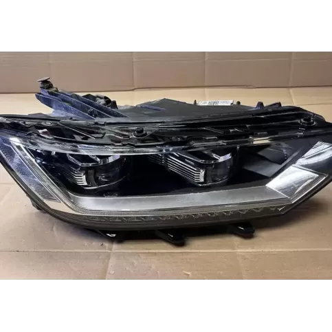88091F239500LQ фара передня Volkswagen PASSAT B8 2015