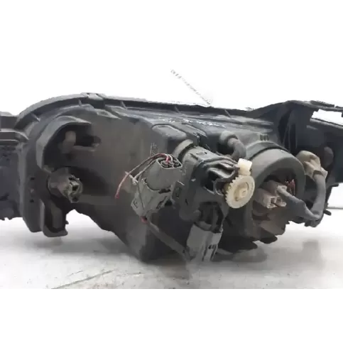 BJ1V51030B фара передня Mazda 323 F 1998