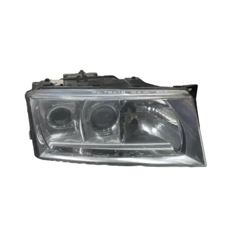 1039F01593 фара передняя Skoda Octavia Mk2 (1Z) 2006