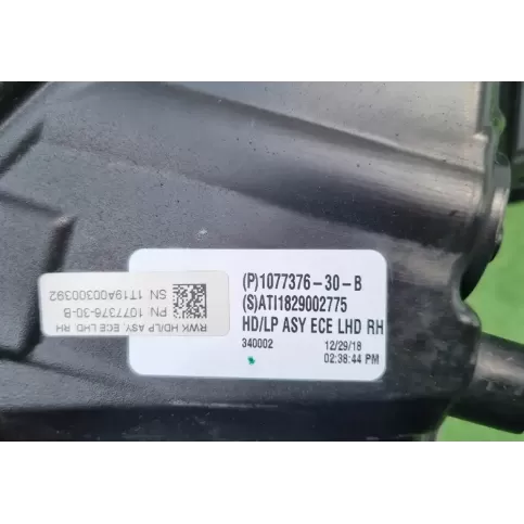 1077376-30-B фара передня Tesla Model 3 2020