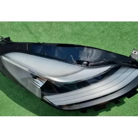 1077376-30-B фара передня Tesla Model 3 2020