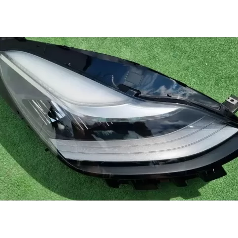 1077376-30-B фара передня Tesla Model 3 2020