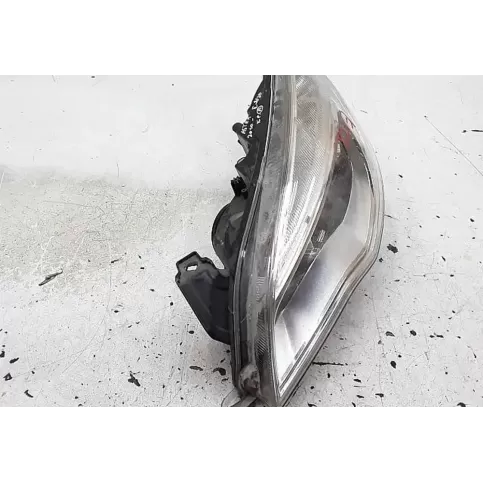 13253656 фара передняя Opel Astra H 2010