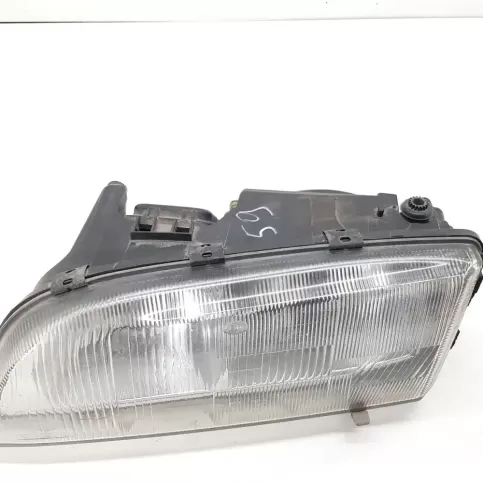147871 фара передняя Volvo S40, V40 1998