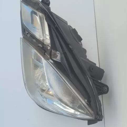 1ZT00970207 фара передняя Mercedes-Benz E W212 2010
