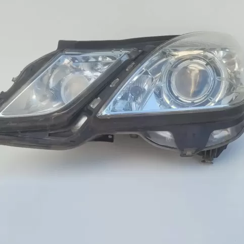 1ZT00970207 фара передняя Mercedes-Benz E W212 2010