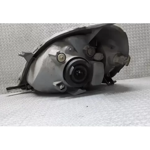 205729B фара передняя Toyota Yaris 2000