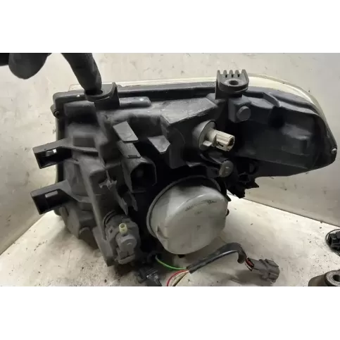 26101EB383 фара передня Nissan Pathfinder R51 2006