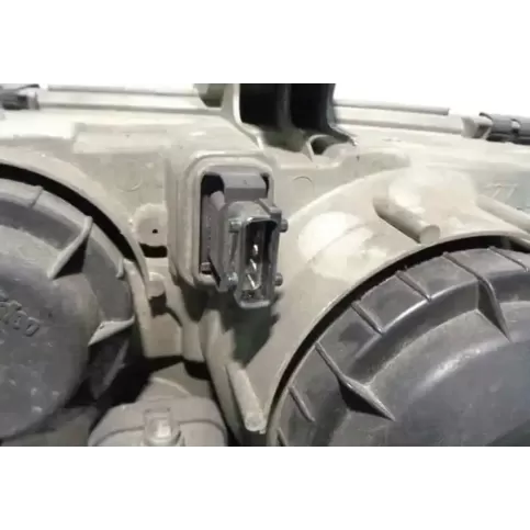 4915187 фара передня Saab 9-5 2006