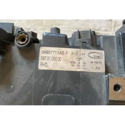 5875100000 фара передняя Chrysler Voyager 2001