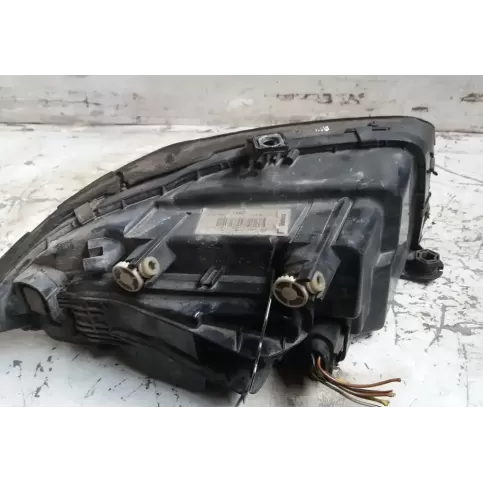89303095 фара передня Audi A2 2000