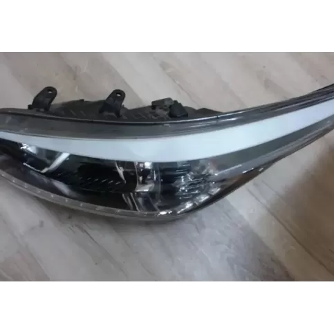 92101A2225 фара передняя KIA Ceed 2015