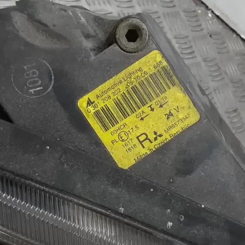 E1175 фара передня Mitsubishi Colt 2006