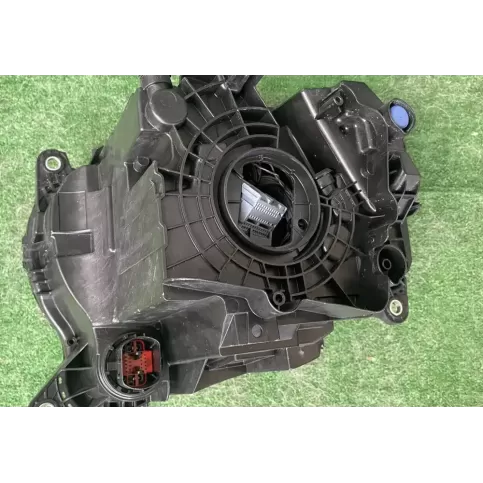 L8B213W029DF фара передняя Land Rover Defender 2020
