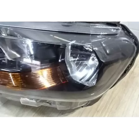 13W02930A фара передняя Ford Ranger 2015