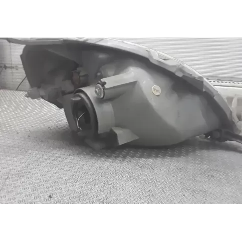 205730B фара передняя Toyota Yaris 2005