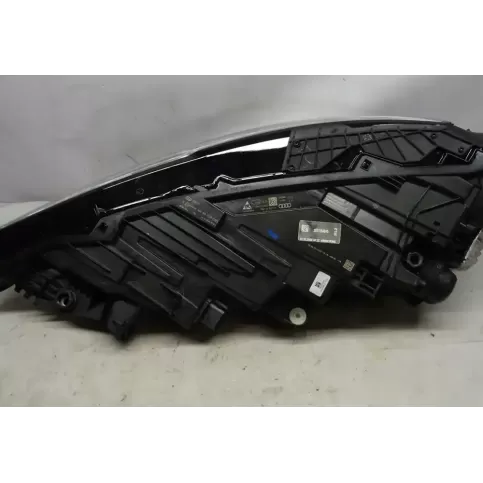 4M8941036A фара передня Audi Q8 2018
