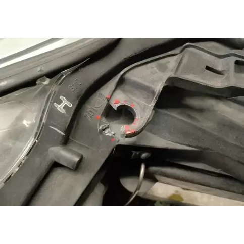8114053230 фара передня Lexus IS 220D-250-350 2005