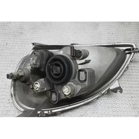 89006861 фара передняя Toyota Yaris 2002