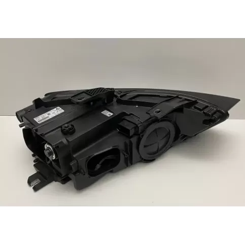 8U0941043C фара передняя Audi Q3 8U 2020
