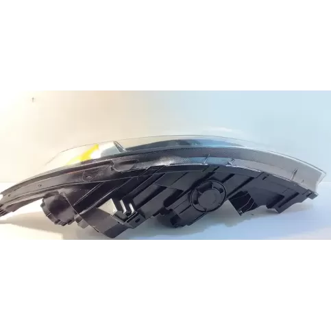 921023WXXX фара передня KIA Sportage 2012