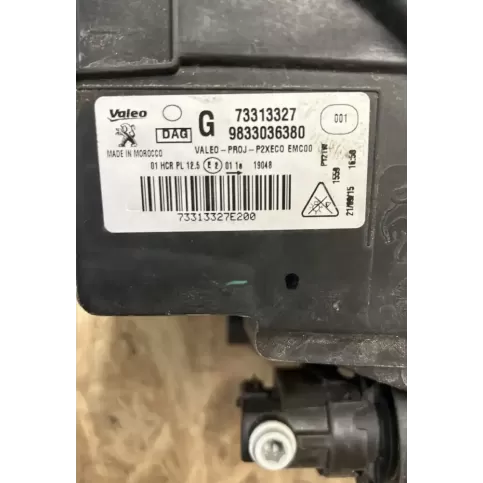 9833036380 фара передняя Peugeot 208 2021
