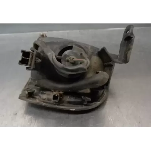 B613090J00 фара передняя Nissan Primera 1990
