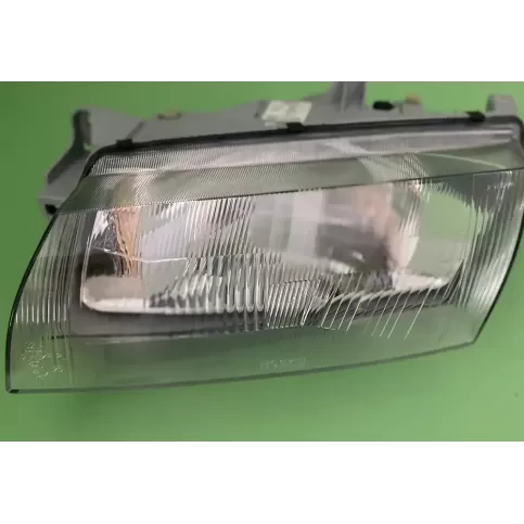 BG2L51040C фара передня Mazda 323 1997