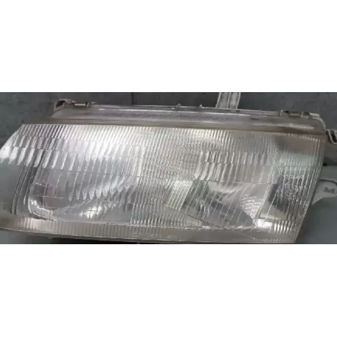 BJ1V51040B фара передня Mazda 323 1998