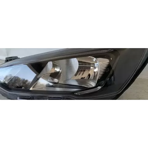 JX7B13W030CE фара передняя Ford Focus 2018